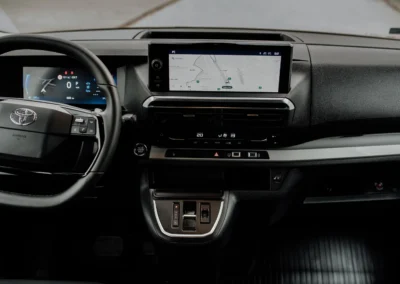 Toyota Proace Verso Business Comfort 9 személyes autó bérlése - BudapestCarRent.hu