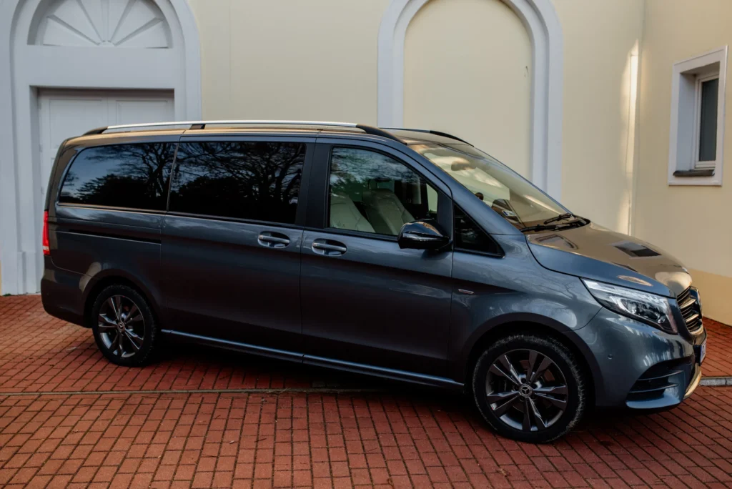 Mercedes-Benz V-Klasse Exclusive L 4x4 bérlése – BudapestCarRent.hu