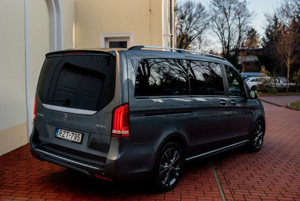 Mercedes-Benz V-Klasse Exclusive L 4x4 bérlése – BudapestCarRent.hu