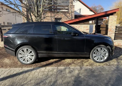 A Range Rover Velar P300 eleganciát és teljesítményt ötvöz, hogy a vezetés minden pillanata különleges élményt nyújtson.