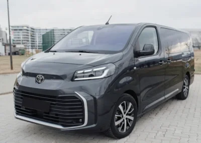 Toyota Proace Verso Business Comfort 9 személyes autó bérlése - BudapestCarRent.hu