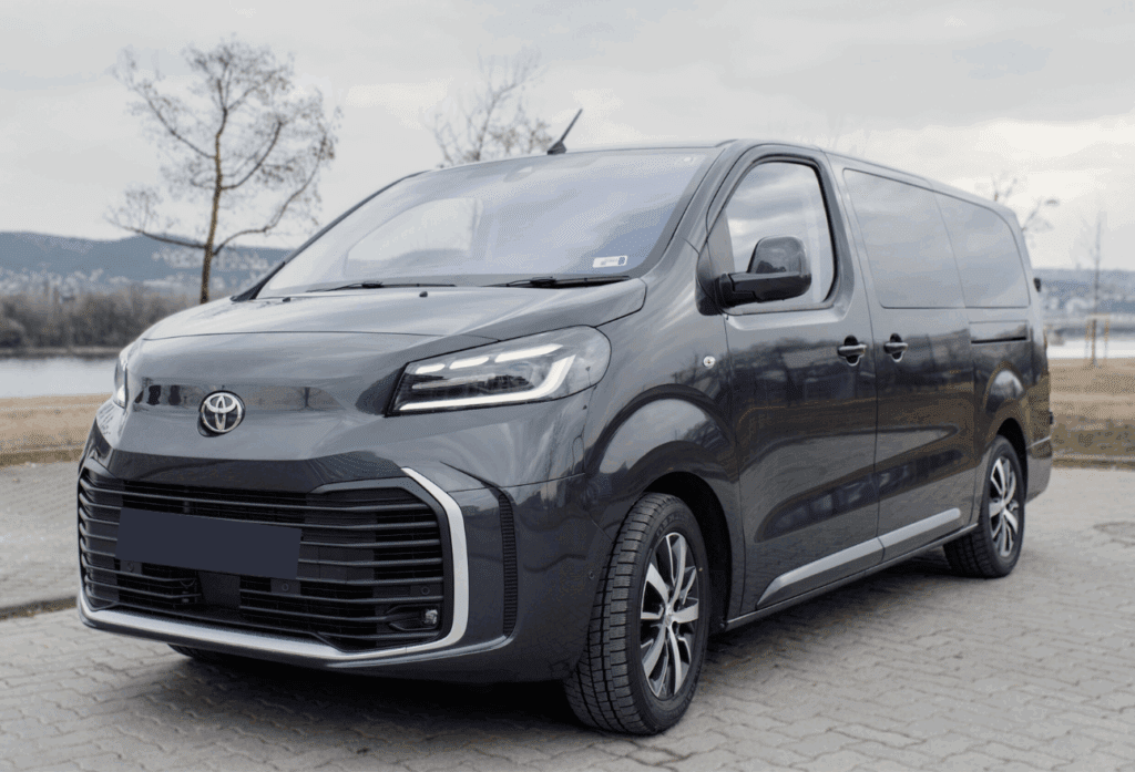 Toyota Proace Verso Business Comfort 9 személyes autó bérlése - BudapestCarRent