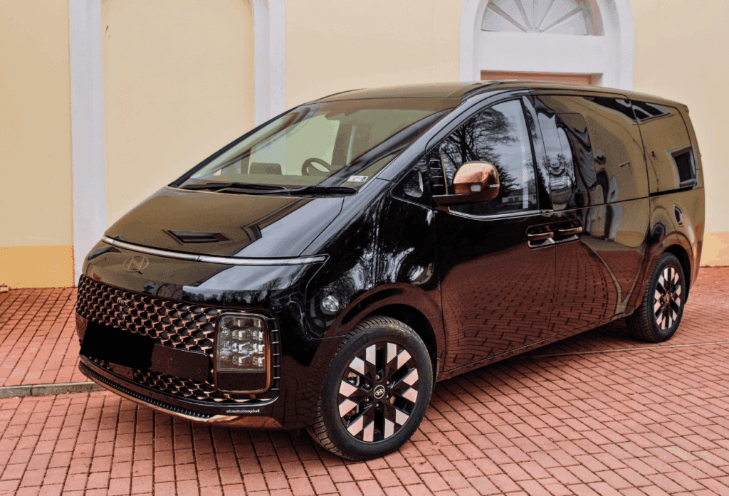 Hyundai Staria Luxury 7 személyes autó bérlése - BudpestCarRent