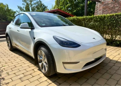 Tesla Model Y Long Range AWD bérlése – BudapestCarRent.hu
