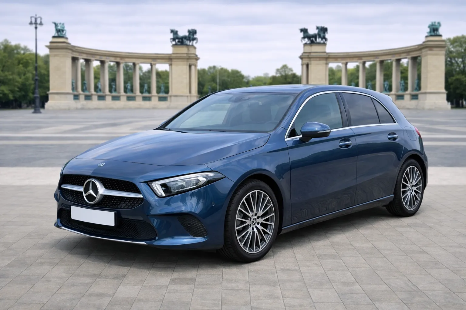 Mercedes-A 250e AMG Plug-in Hybrid prémium hibrid személyautó