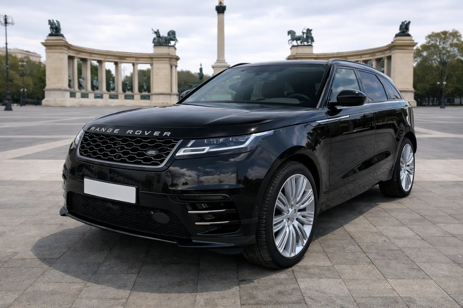Range Rover Velar P300 prémium SUV modern kivitelben