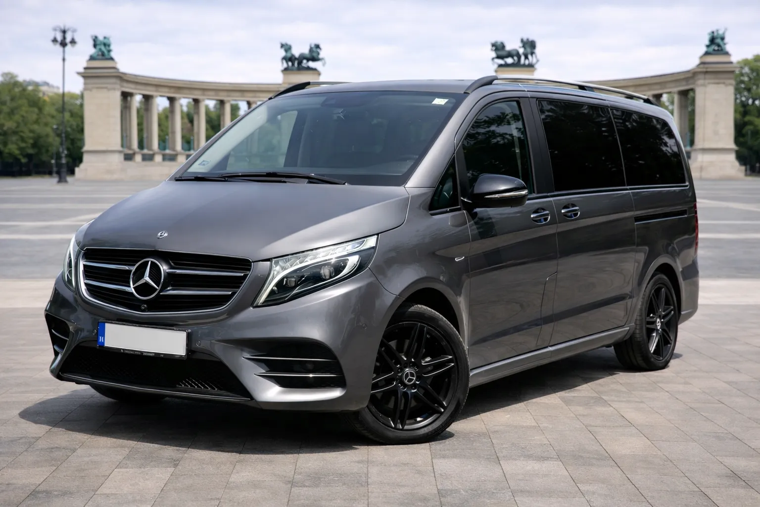 Mercedes-Benz V-osztály prémium több személyes kisbusz