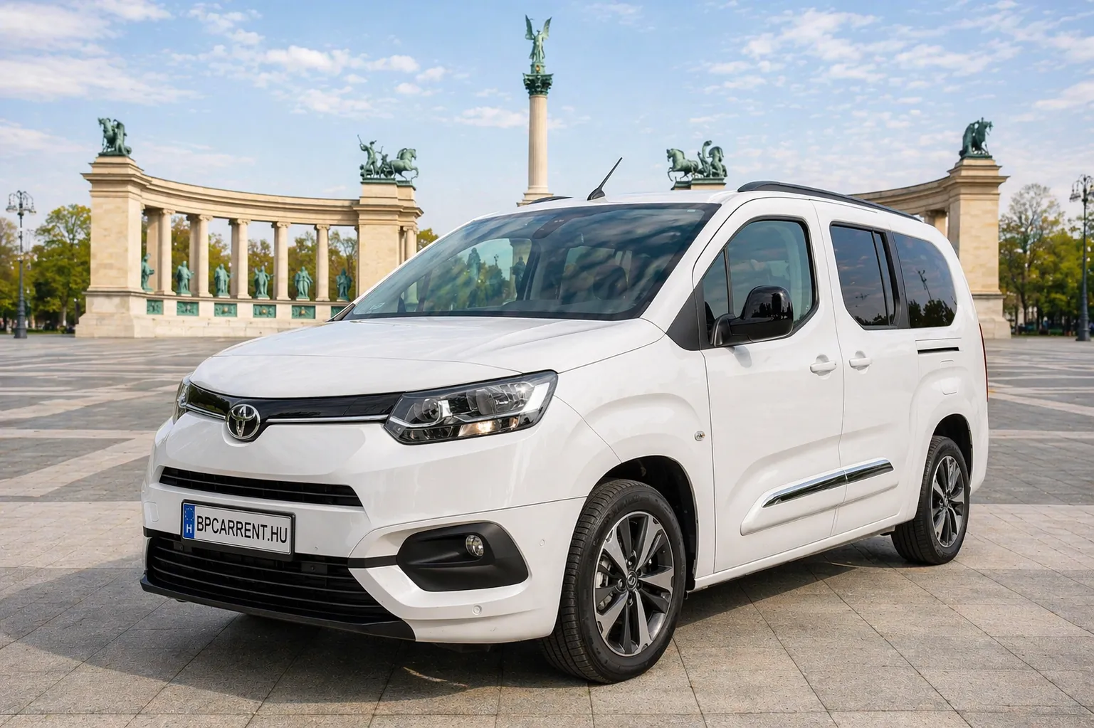 Toyota Proace City Family autó bérlése Budapesten a BudapestCarRent.hu-nál